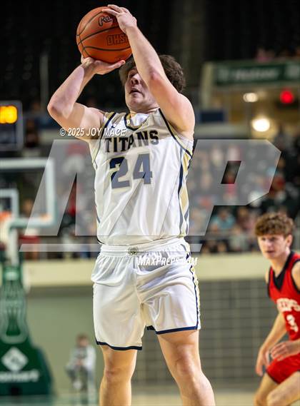 Thumbnail 2 in South Webster vs. Notre Dame (OHSAA DVII Regional Final) photogallery.