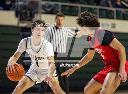 Thumbnail 1 in South Webster vs. Notre Dame (OHSAA DVII Regional Final) photogallery.