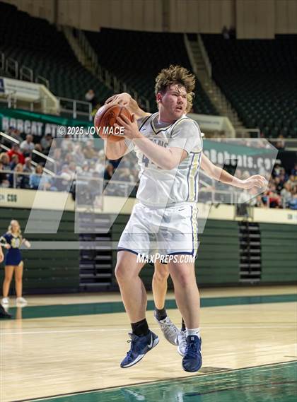 Thumbnail 1 in South Webster vs. Notre Dame (OHSAA DVII Regional Final) photogallery.