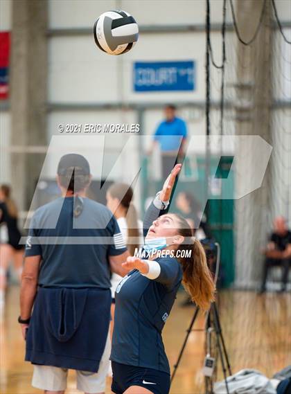 Thumbnail 1 in Mater Dei Catholic vs Granite Hills (Southern California Invitational) photogallery.