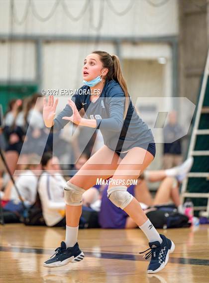 Thumbnail 2 in Mater Dei Catholic vs Granite Hills (Southern California Invitational) photogallery.