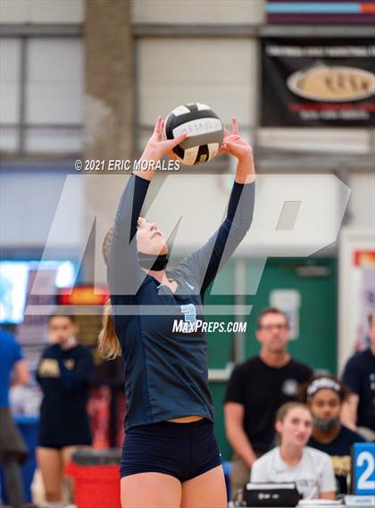 Thumbnail 3 in Mater Dei Catholic vs Granite Hills (Southern California Invitational) photogallery.