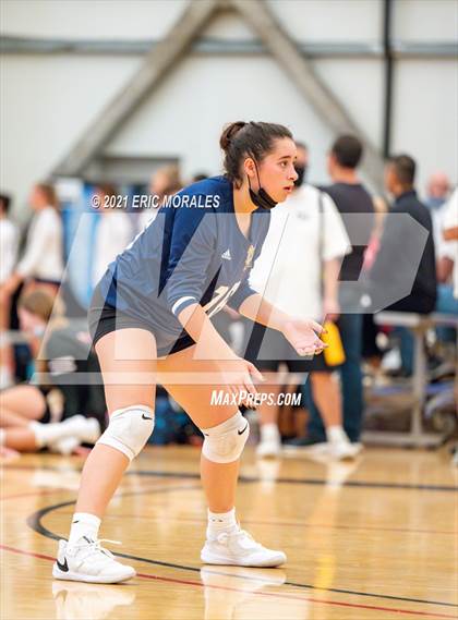 Thumbnail 2 in Mater Dei Catholic vs Granite Hills (Southern California Invitational) photogallery.