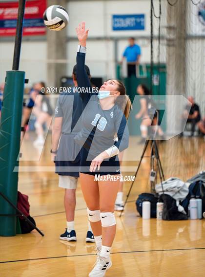 Thumbnail 3 in Mater Dei Catholic vs Granite Hills (Southern California Invitational) photogallery.