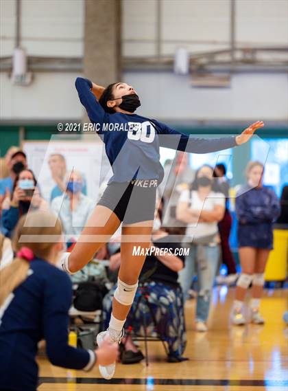 Thumbnail 2 in Mater Dei Catholic vs Granite Hills (Southern California Invitational) photogallery.