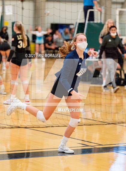 Thumbnail 3 in Mater Dei Catholic vs Granite Hills (Southern California Invitational) photogallery.