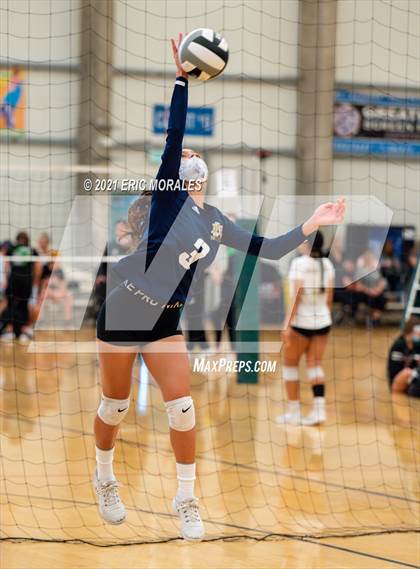 Thumbnail 1 in Mater Dei Catholic vs Granite Hills (Southern California Invitational) photogallery.
