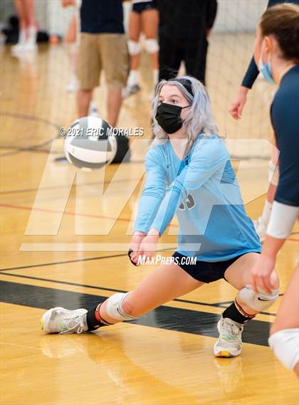Thumbnail 1 in Mater Dei Catholic vs Granite Hills (Southern California Invitational) photogallery.