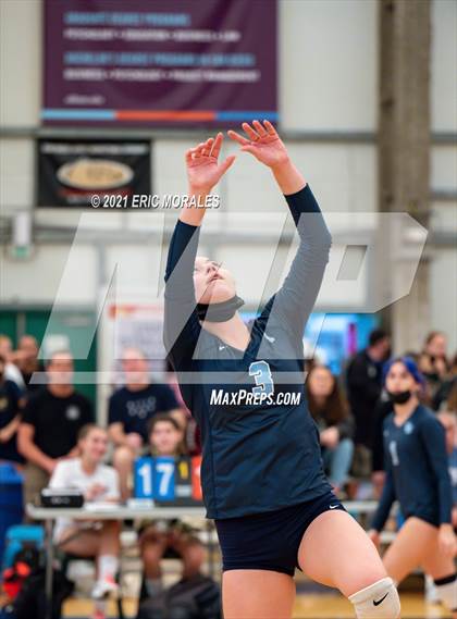 Thumbnail 1 in Mater Dei Catholic vs Granite Hills (Southern California Invitational) photogallery.