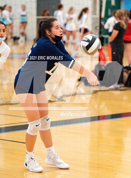 Thumbnail 2 in Mater Dei Catholic vs Granite Hills (Southern California Invitational) photogallery.
