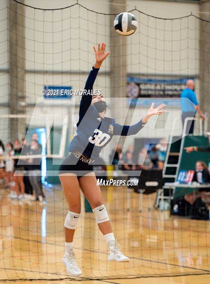 Thumbnail 2 in Mater Dei Catholic vs Granite Hills (Southern California Invitational) photogallery.