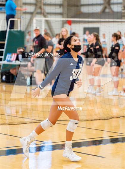 Thumbnail 1 in Mater Dei Catholic vs Granite Hills (Southern California Invitational) photogallery.