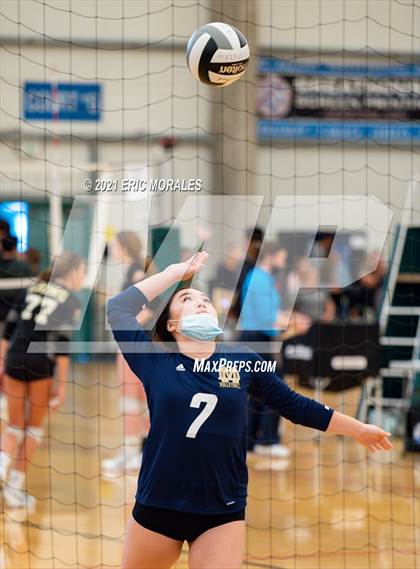 Thumbnail 3 in Mater Dei Catholic vs Granite Hills (Southern California Invitational) photogallery.