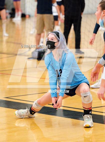 Thumbnail 3 in Mater Dei Catholic vs Granite Hills (Southern California Invitational) photogallery.