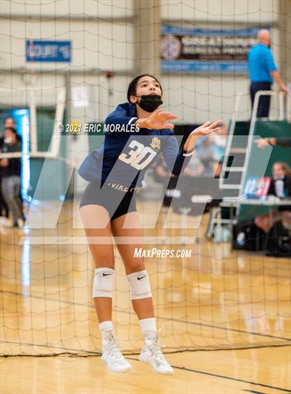 Thumbnail 3 in Mater Dei Catholic vs Granite Hills (Southern California Invitational) photogallery.
