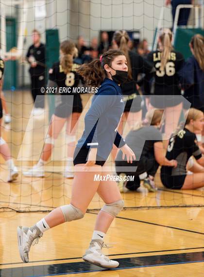 Thumbnail 3 in Mater Dei Catholic vs Granite Hills (Southern California Invitational) photogallery.
