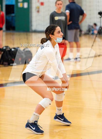 Thumbnail 2 in Mater Dei Catholic vs Granite Hills (Southern California Invitational) photogallery.