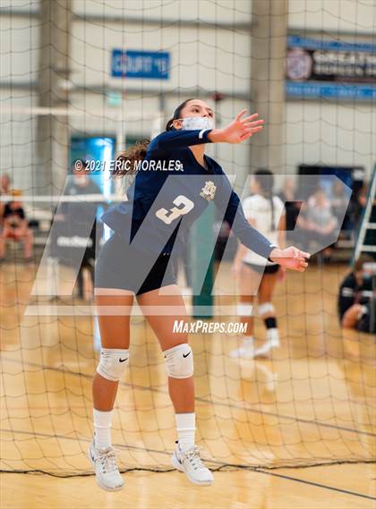 Thumbnail 2 in Mater Dei Catholic vs Granite Hills (Southern California Invitational) photogallery.