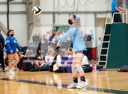 Thumbnail 1 in Mater Dei Catholic vs Granite Hills (Southern California Invitational) photogallery.