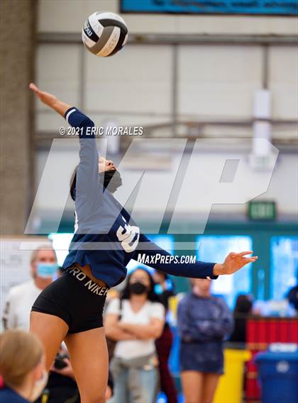 Thumbnail 3 in Mater Dei Catholic vs Granite Hills (Southern California Invitational) photogallery.