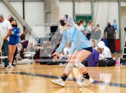 Thumbnail 2 in Mater Dei Catholic vs Granite Hills (Southern California Invitational) photogallery.