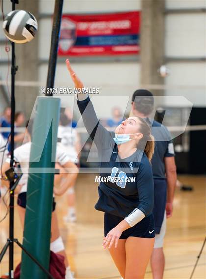 Thumbnail 2 in Mater Dei Catholic vs Granite Hills (Southern California Invitational) photogallery.