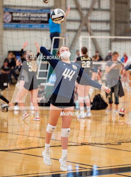 Thumbnail 1 in Mater Dei Catholic vs Granite Hills (Southern California Invitational) photogallery.