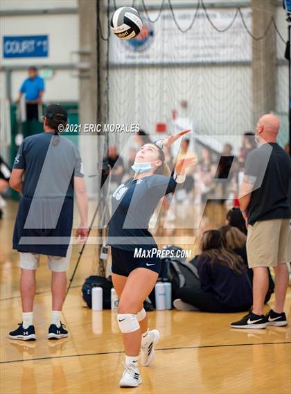 Thumbnail 1 in Mater Dei Catholic vs Granite Hills (Southern California Invitational) photogallery.