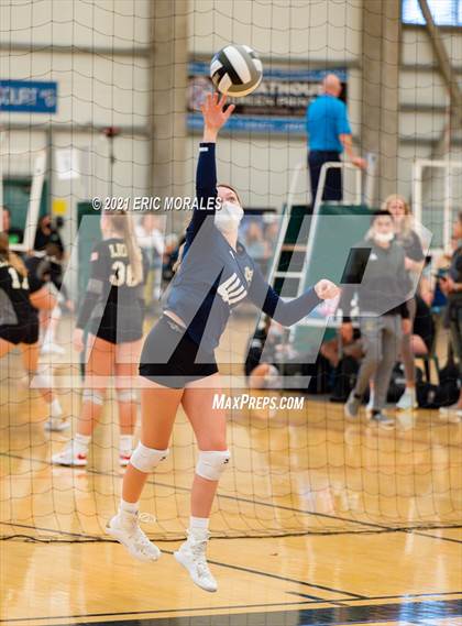 Thumbnail 2 in Mater Dei Catholic vs Granite Hills (Southern California Invitational) photogallery.