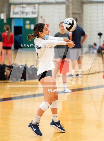 Thumbnail 3 in Mater Dei Catholic vs Granite Hills (Southern California Invitational) photogallery.