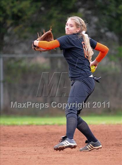 Thumbnail 3 in Anderson County vs. Lenoir City (AC Invitational) photogallery.
