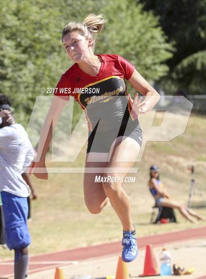 Thumbnail 2 in Sac Joaquin Section Finals photogallery.