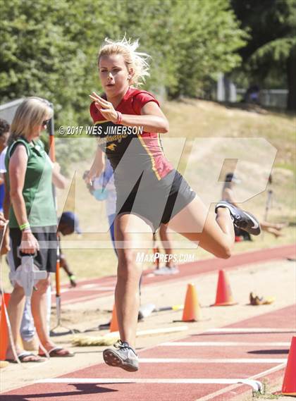 Thumbnail 2 in Sac Joaquin Section Finals photogallery.