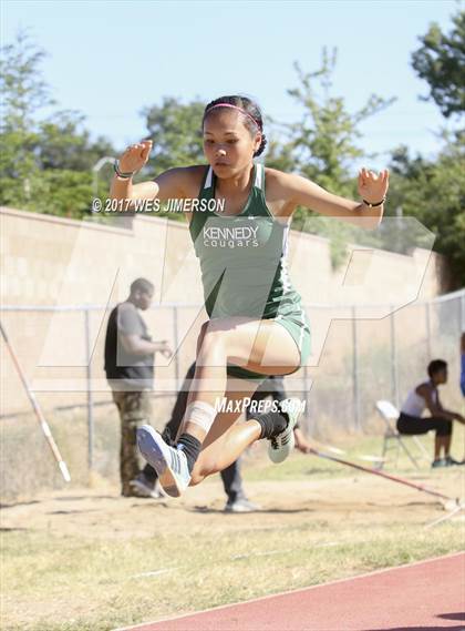 Thumbnail 2 in Sac Joaquin Section Finals photogallery.