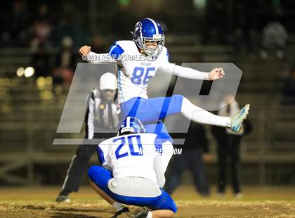 Thumbnail 3 in Palisades vs Eagle Rock (CIF LACS D1 Semi-Final) photogallery.