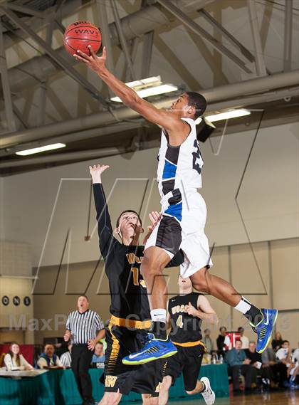 Thumbnail 3 in Archbishop Wood vs. Wildwood Catholic (Wildwood Boardwalk Classic) photogallery.