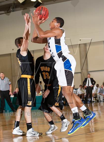 Thumbnail 2 in Archbishop Wood vs. Wildwood Catholic (Wildwood Boardwalk Classic) photogallery.