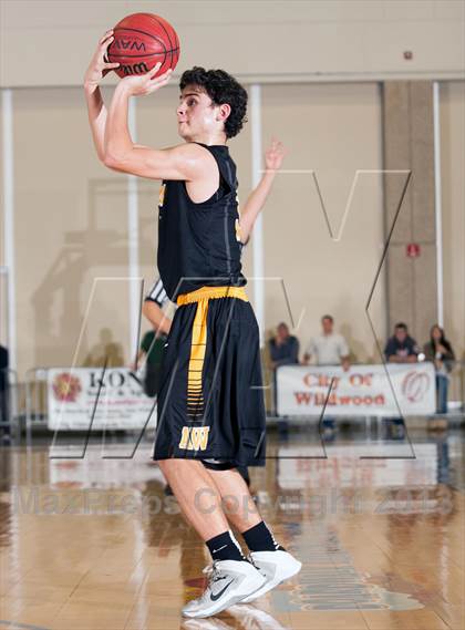 Thumbnail 2 in Archbishop Wood vs. Wildwood Catholic (Wildwood Boardwalk Classic) photogallery.