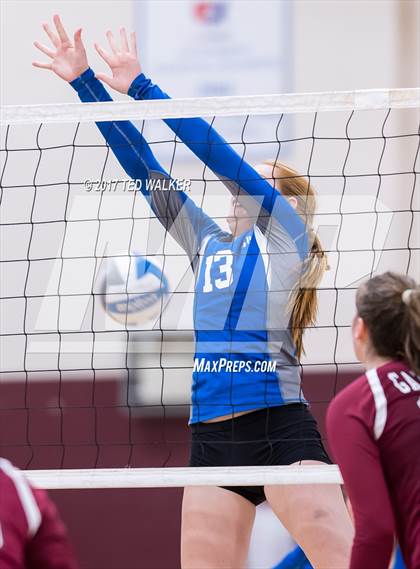 Thumbnail 3 in Sacred Heart Prep vs. King City (CIF CCS D4 Semifinal) photogallery.