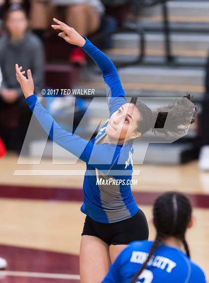 Thumbnail 3 in Sacred Heart Prep vs. King City (CIF CCS D4 Semifinal) photogallery.