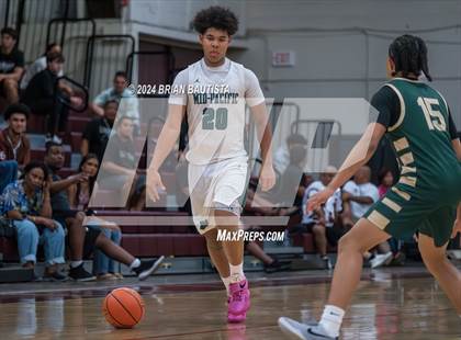 Thumbnail 3 in Moreau Catholic vs. Mid-Pacific Institute (Merv Lopes Classic) photogallery.