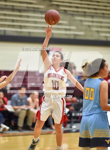 Thumbnail 3 in McAllen Memorial Vs Lee [Robert E.] (NEISD Invitational) photogallery.