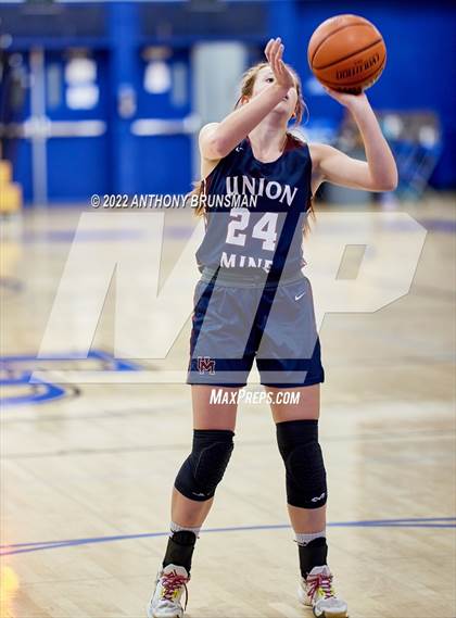 Thumbnail 1 in Twelve Bridges vs. Union Mine (Jan Vitell Tournament) photogallery.