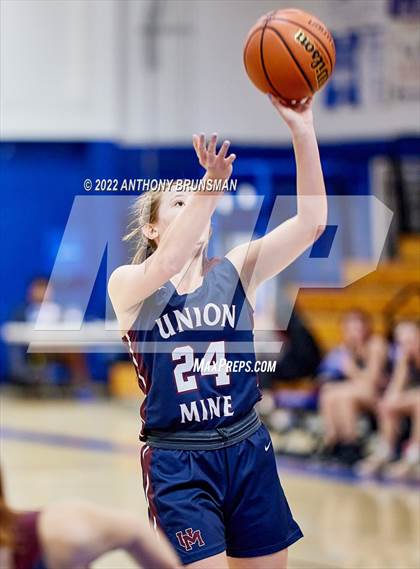 Thumbnail 2 in Twelve Bridges vs. Union Mine (Jan Vitell Tournament) photogallery.