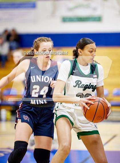 Thumbnail 2 in Twelve Bridges vs. Union Mine (Jan Vitell Tournament) photogallery.