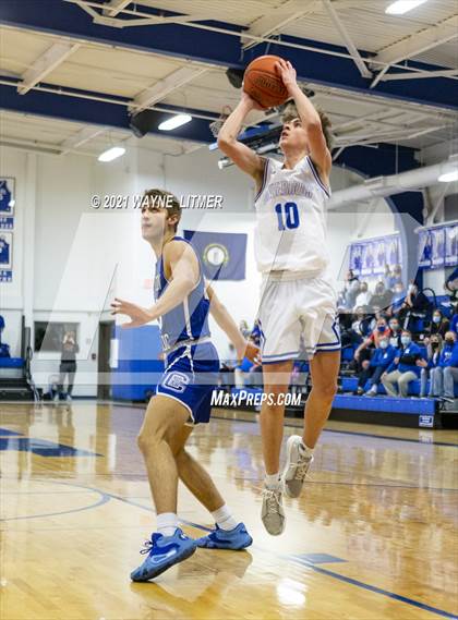 Thumbnail 3 in Covington Catholic @ Highlands photogallery.