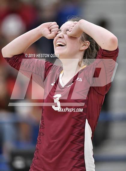Thumbnail 2 in Esperanza vs. Murrieta Valley (CIF-SS D2 Final) photogallery.