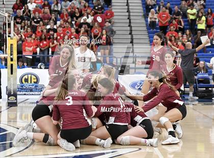 Thumbnail 2 in Esperanza vs. Murrieta Valley (CIF-SS D2 Final) photogallery.