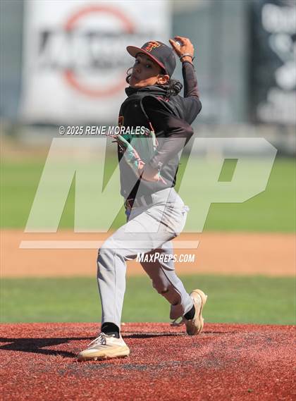 Thumbnail 1 in Taft vs Carson (CIF LACS D1 Semi-Final) photogallery.