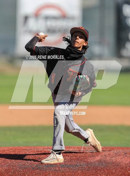 Thumbnail 2 in Taft vs Carson (CIF LACS D1 Semi-Final) photogallery.